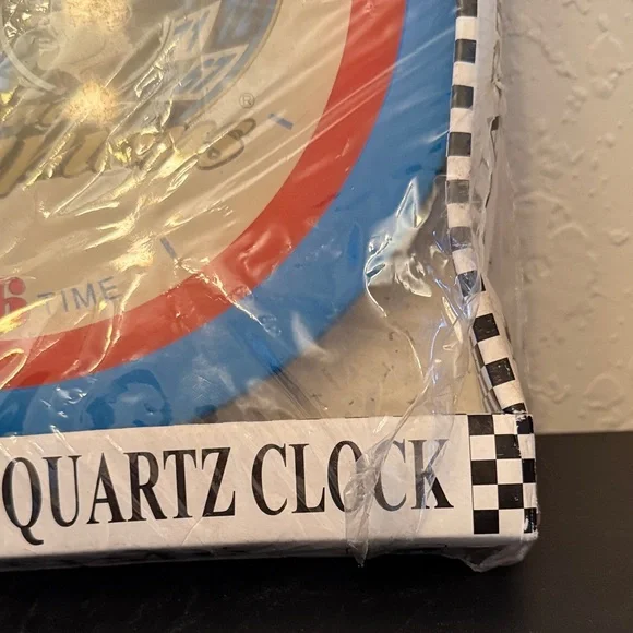 Sun Time Racing Quartz Clock with Dale Earnhardt and Richard Petty - Picture 2 of 6